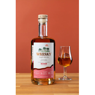 Bouteille de whisky single malt batch n°1 de chez Distiloire avec son verre de dégustation
