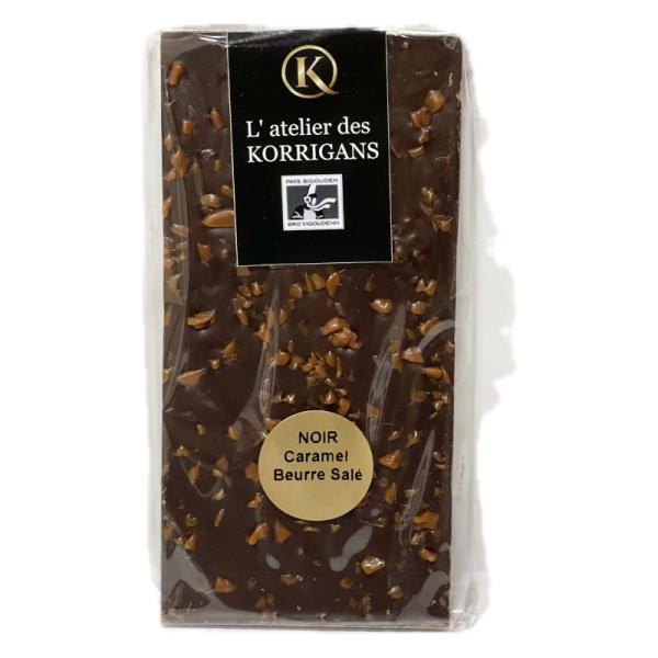 Tablette Noir aux éclats de caramel au beurre salé fabriqué en Bretagne - 80g - L'atelier des Korrigans